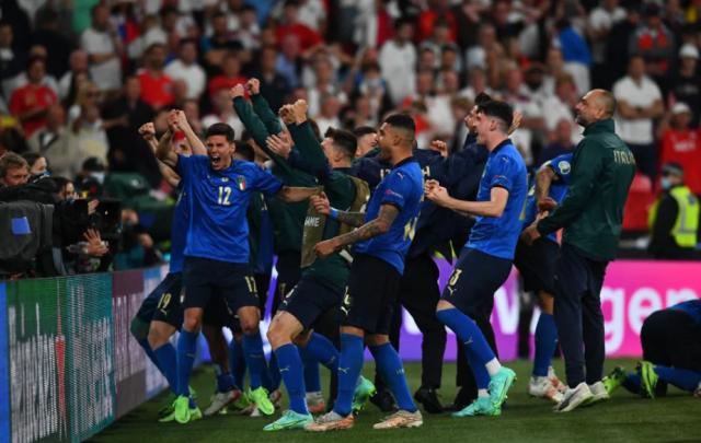 b体育官网-意大利冠军团队评分：满分送给曼奇尼和伟大的他