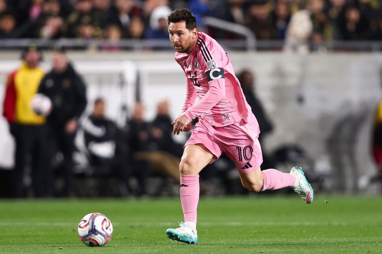 b体育app-公关专家：梅西受够了在巴萨主席大选中被利用，想参与他早参与了