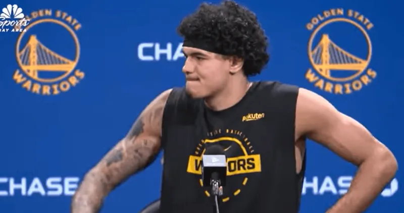 桑托斯：库里看着状态很好，有他和我们一起在场真的很棒